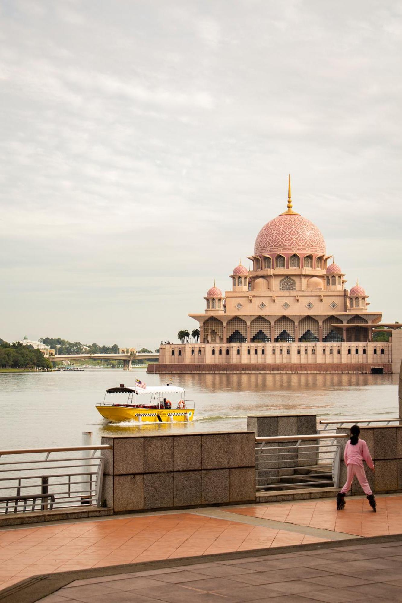 Zenith Hotel Putrajaya Zewnętrze zdjęcie Putra Mosque