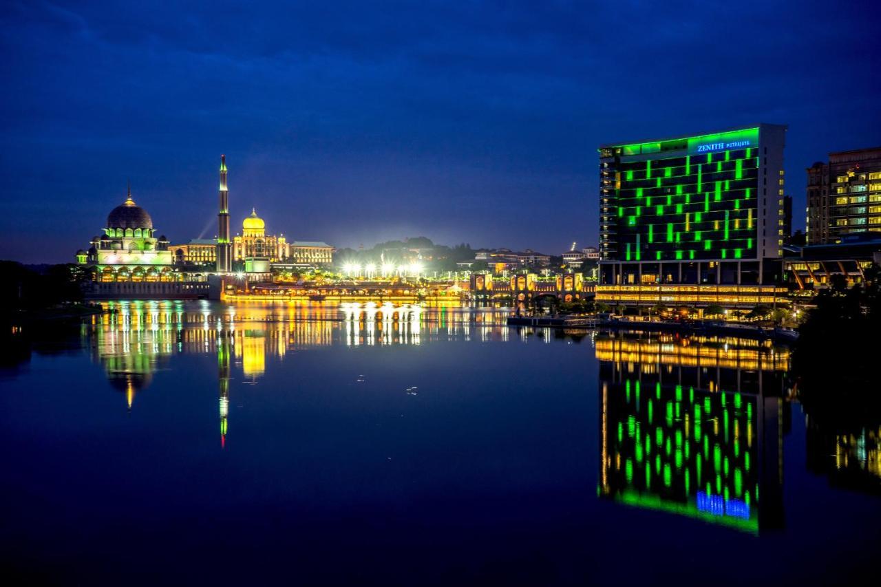 Zenith Hotel Putrajaya Zewnętrze zdjęcie Putra Mosque and Putrajaya Lakeside Hotel